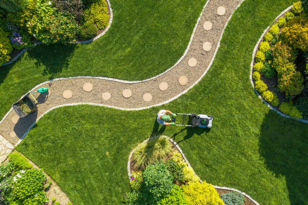 leistungen Ein gepflegter Garten aus der Vogelperspektive
